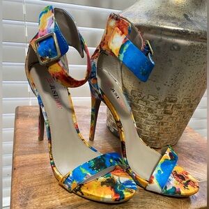 NWOT Just Fab Floral Heels